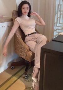 王馨瑶yanni 红色裙子 拍摄花絮 [1V-570MB]