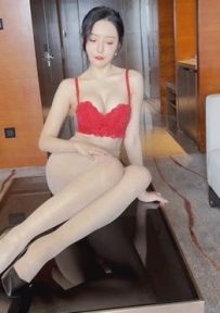 王馨瑶 长裙空姐 拍摄花絮 [1V-1.35G]